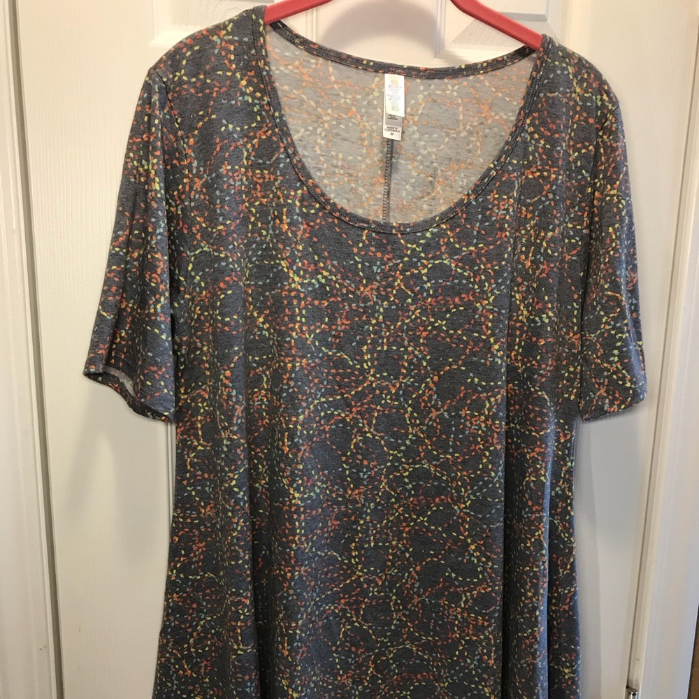 Medium LuLaroe Perfect T CONFETTI 🎉